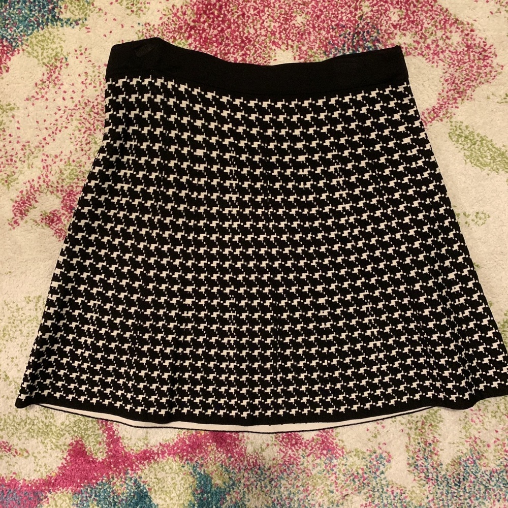 Max Studio Houndstooth Knit Skirt Size M